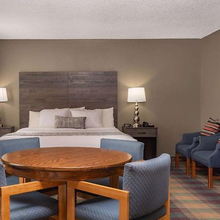 Hotel Baymont By Wyndham Baldwin Esterno foto
